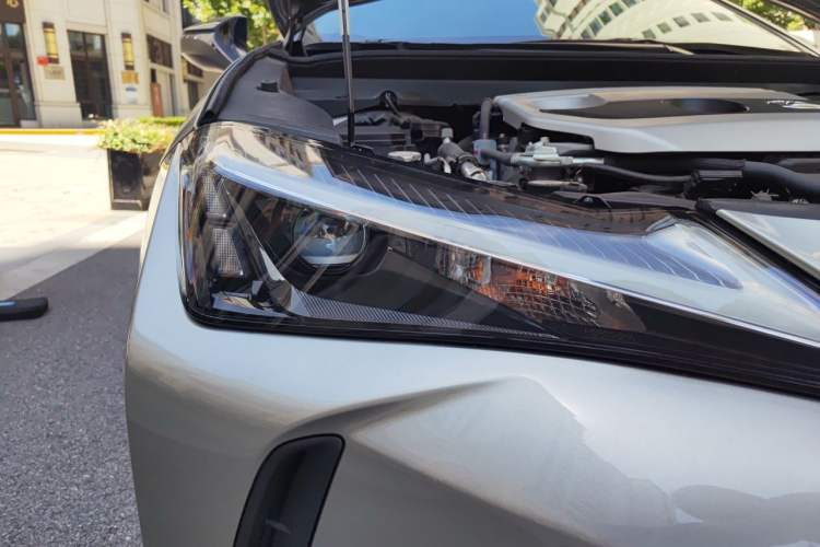 Used Lexus UX 2022 260h Explore-Edition Right Front Headlight