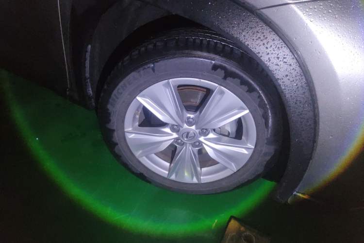 Used Lexus UX 2022 260h Explore Edition Right Front Wheel Hub