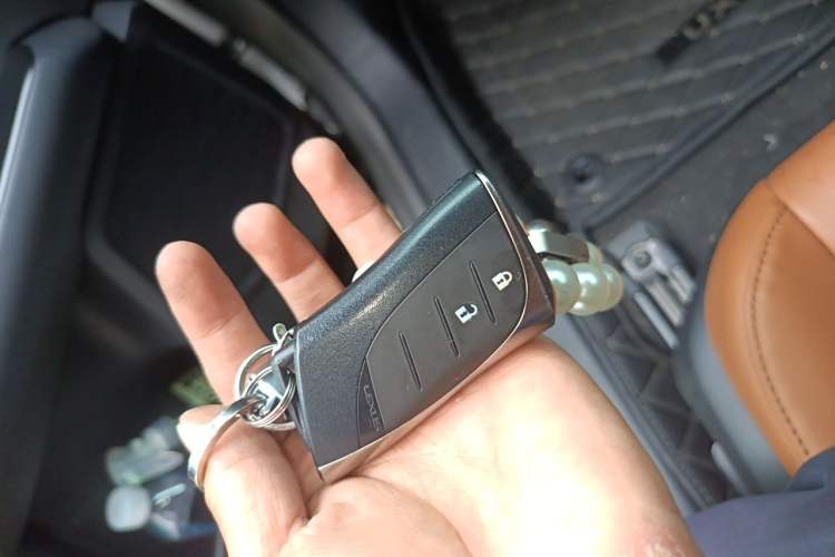 Used Lexus UX 2022 260h Explore-Cool Edition Vehicle Key