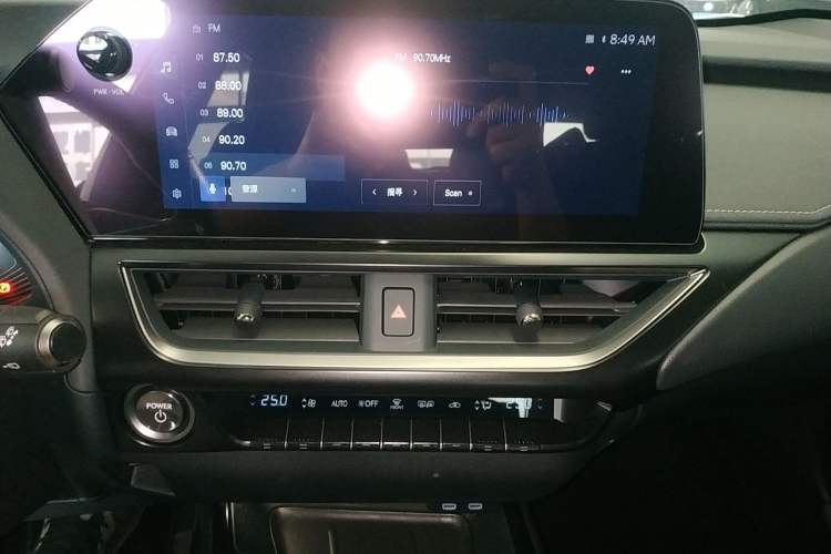 Used Lexus UX 2022 260h Explore-Cool Edition Audio And AC Panel