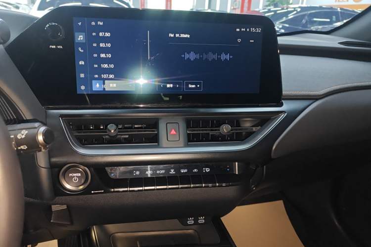 Used Lexus UX 2022 260h Explore-Edition Audio And AC Panel