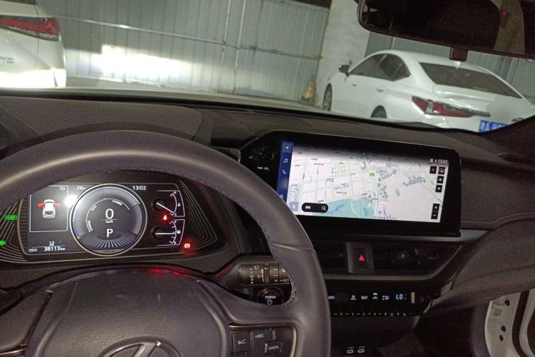 Used Lexus UX 2022 260h Explore-Edition Center Console