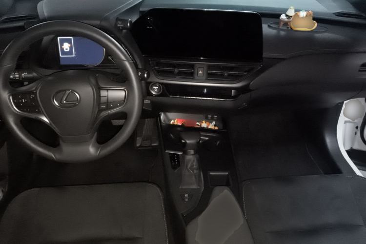 Used Lexus UX 2022 260h Explore-Cool Edition Center Console