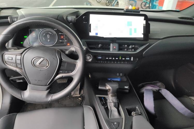 Used Lexus UX 2022 260h Explore-Cool Edition Center Console