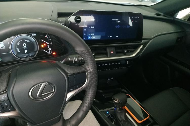 Used Lexus UX 2022 260h Explore-Cool Edition Center Console