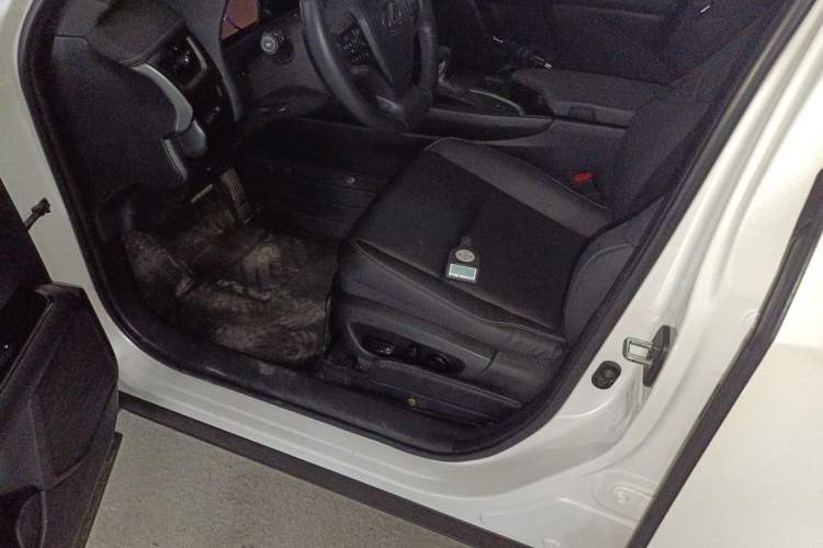 Used Lexus UX 2022 260h Explore-Edition Driver Seat