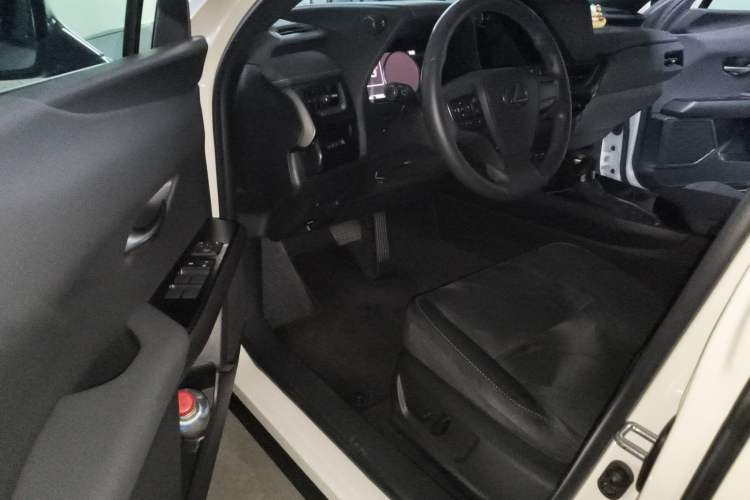 Used Lexus UX 2022 260h Explore-Cool Edition Driver Seat