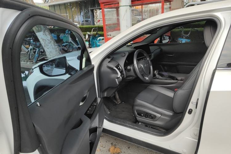Used Lexus UX 2022 260h Explore-Cool Edition Driver Seat