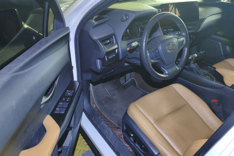 Used Lexus UX 2022 260h Explore-Cool Edition Driver Seat