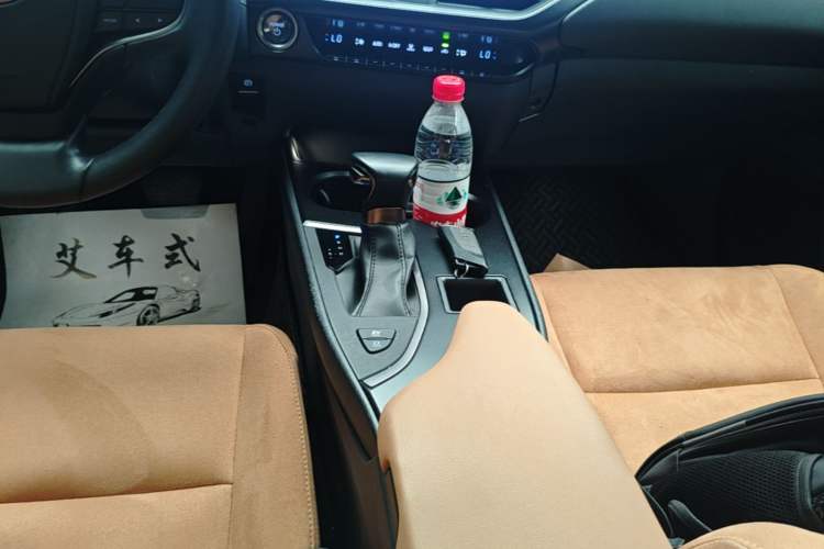 Used Lexus UX 2022 260h Explore Edition Gear Lever