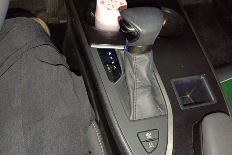 Used Lexus UX 2022 260h Explore-Edition Gear Lever