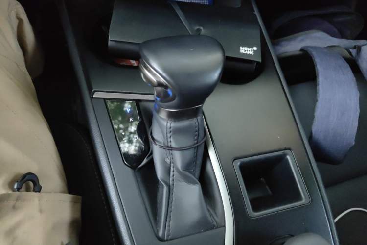Used Lexus UX 2022 260h Explore-Cool Edition Gear Lever
