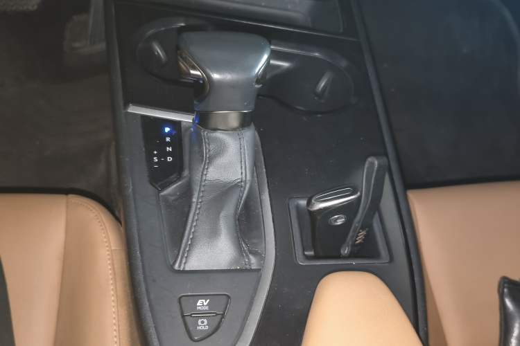 Used Lexus UX 2022 260h Explore-Cool Edition Gear Lever