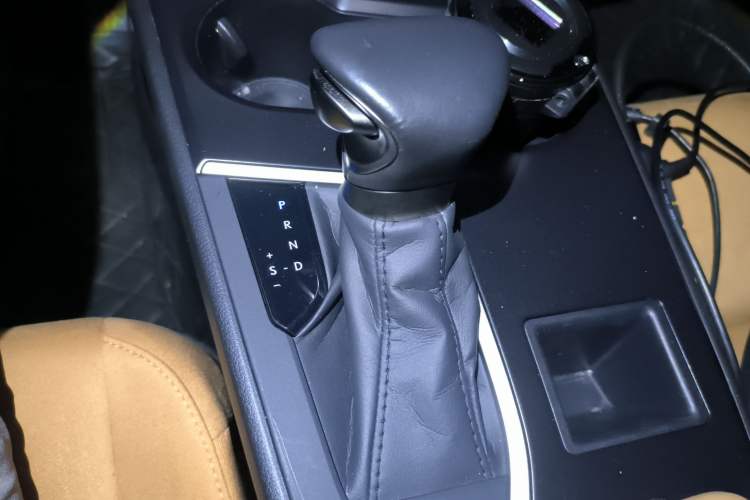 Used Lexus UX 2022 260h Explore Edition Gear Lever