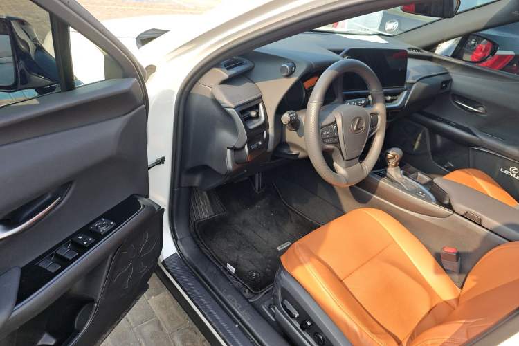 Used Lexus UX 2022 260h Explore-Cool Edition Interior 2