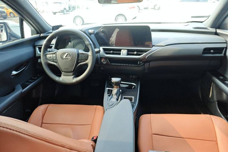 Used Lexus UX 2022 260h Explore-Cool Edition Interior 3