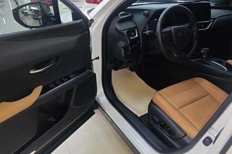 Used Lexus UX 2022 260h Explore-Edition Interior 3