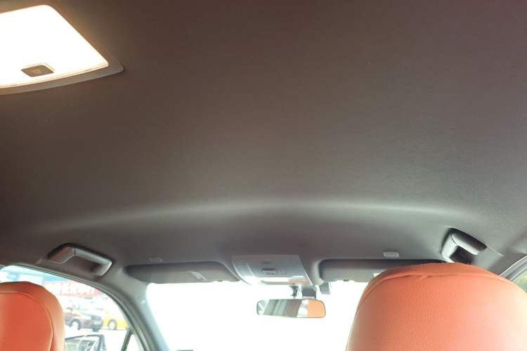 Used Lexus UX 2022 260h Explore-Cool Edition Interior 4