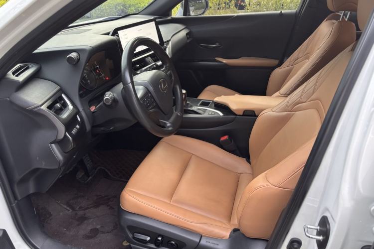 Used Lexus UX 2022 260h Explore-Cool Edition Left Front Seat