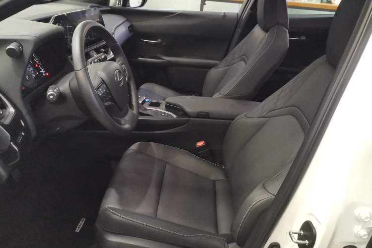Used Lexus UX 2022 260h Explore-Edition Left Front Seat