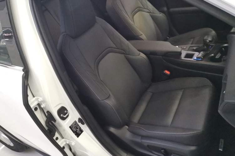 Used Lexus UX 2022 260h Explore-Edition Right Front Seat