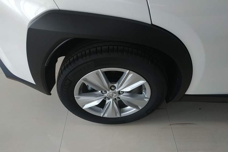 Used Lexus UX 2022 260h Explore-Cool Edition Right Rear Wheel Hub