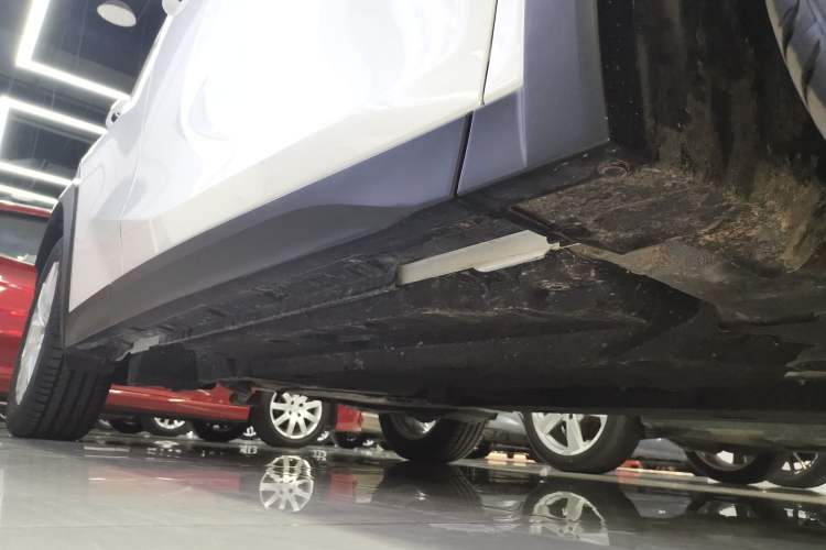 Used Lexus UX 2022 260h Explore-Edition Right Side Sill
