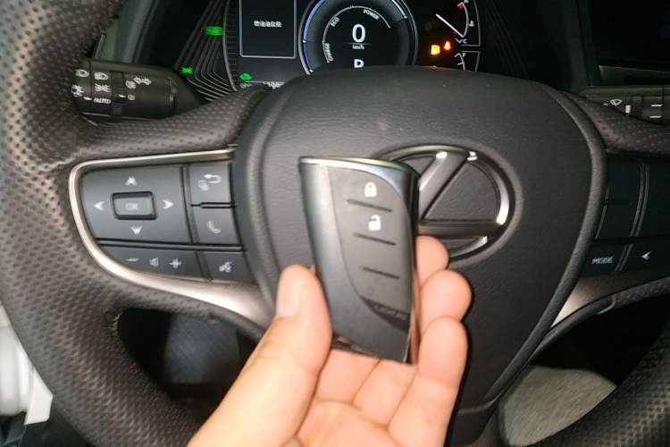 Used Lexus UX 2022 260h Explore-Cool Edition Vehicle Key