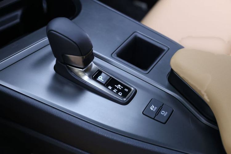 Used Lexus UX 2024 300h Adventure Edition Gear Lever