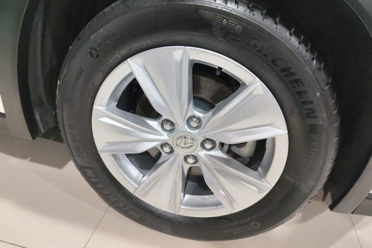 Used Lexus UX 2024 300h Adventure Edition Right Front Wheel Hub
