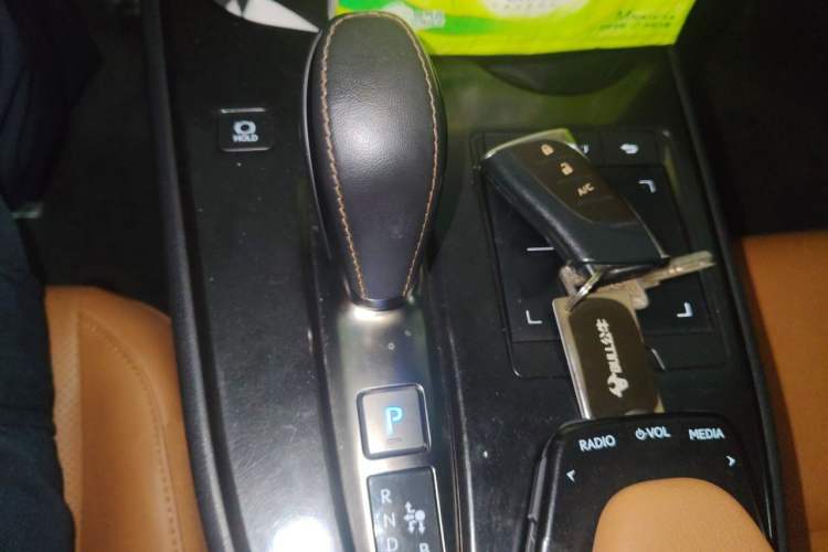 Used Lexus UX New Energy 2020 300e Pure·Joy Edition Gear Lever