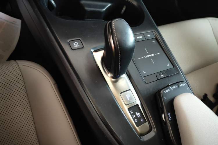 Used Lexus UX New Energy 2020 300e Pure·Joy Edition Gear Lever