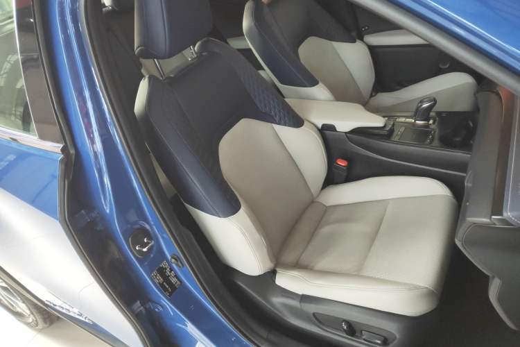 Used Lexus UX New Energy 2020 300e Pure·Joy Edition Right Front Seat