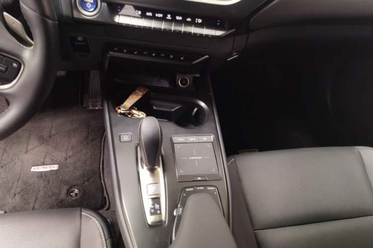 Used Lexus UX New Energy 2020 300e Pure·Joy Edition Gear Lever