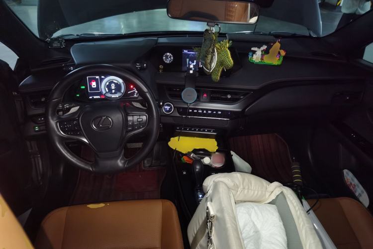 Used Lexus UX New Energy 2020 300e Pure·Joy Edition Center Console