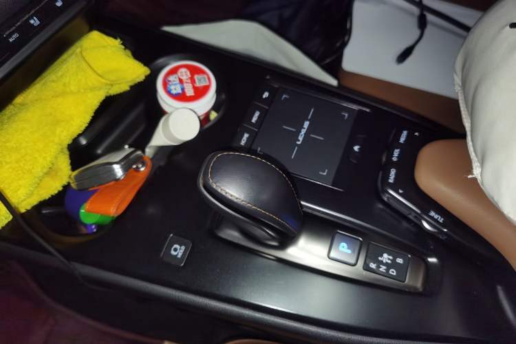 Used Lexus UX New Energy 2020 300e Pure·Joy Edition Gear Lever