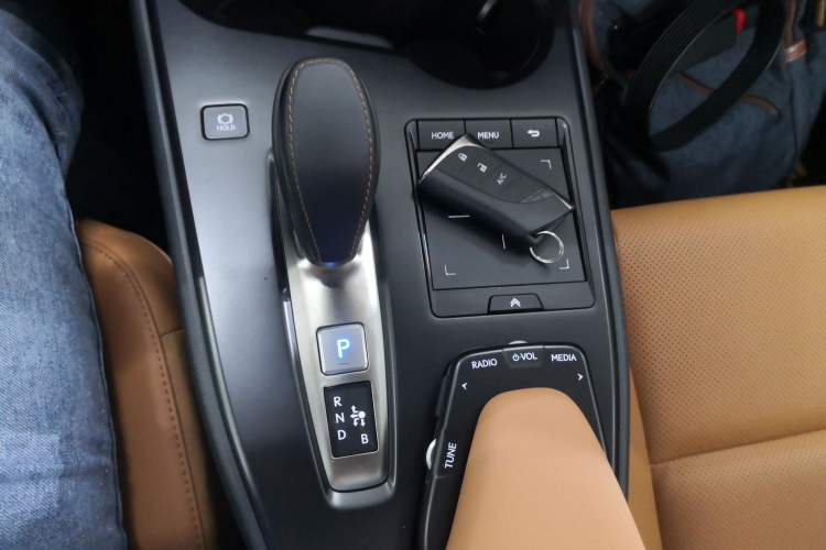 Used Lexus UX New Energy 2020 300e Pure·Joy Edition Gear Lever
