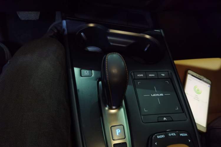 Used Lexus UX New Energy 2020 300e Pure·Joy Edition Gear Lever