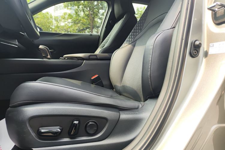 Used Lexus UX New Energy 2020 300e Pure·Joy Edition Interior 3
