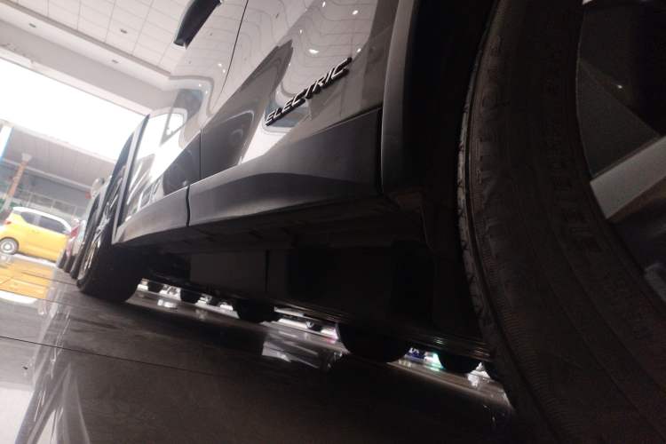 Used Lexus UX New Energy 2020 300e Pure·Joy Edition Left Side Sill