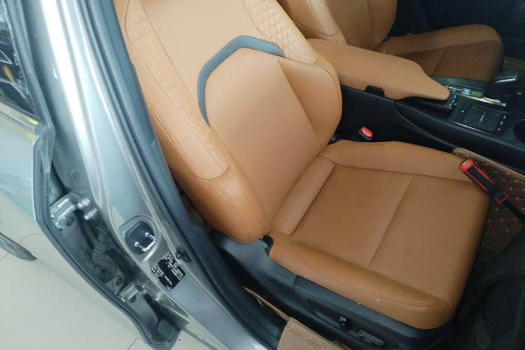 Used Lexus UX New Energy 2020 300e Pure·Joy Edition Right Front Seat
