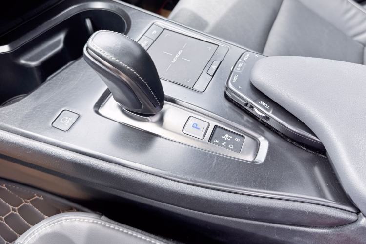 Used Lexus UX New Energy 2020 300e Pure·Joy Edition Gear Lever