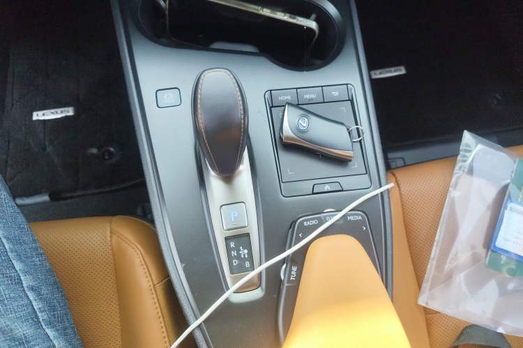 Used Lexus UX New Energy 2020 300e Pure·Joy Edition Gear Lever
