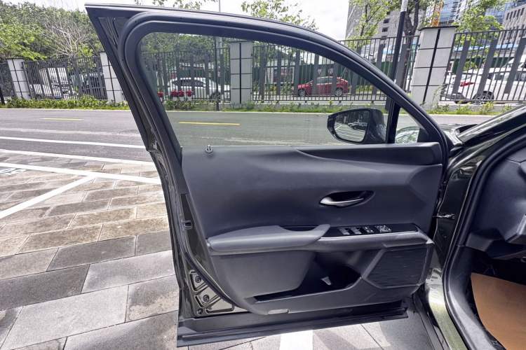 Used Lexus UX New Energy 2020 300e Pure·Joy Edition Interior 10