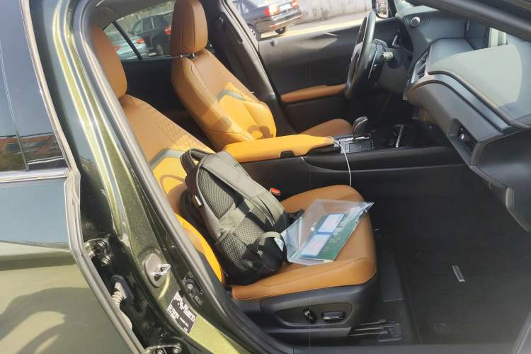Used Lexus UX New Energy 2020 300e Pure·Joy Edition Right Front Seat