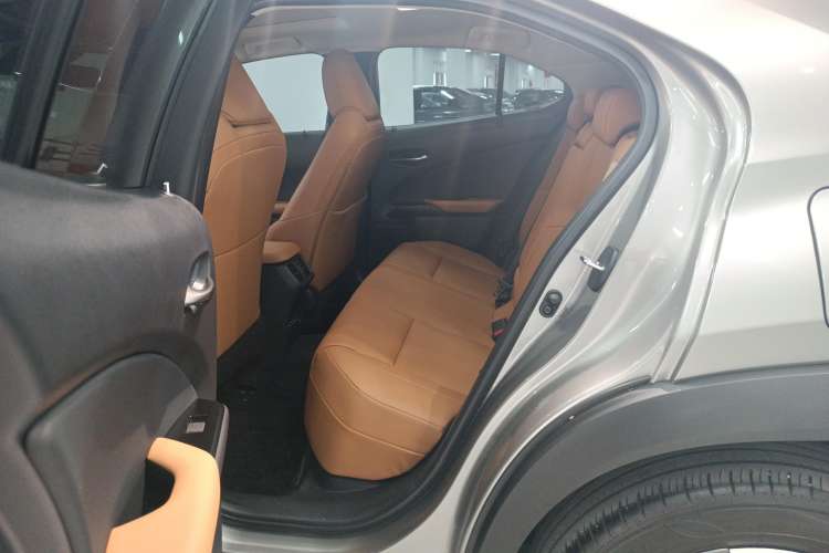 Used Lexus UX New Energy 2020 300e Pure·Joy Edition Right Rear Seat