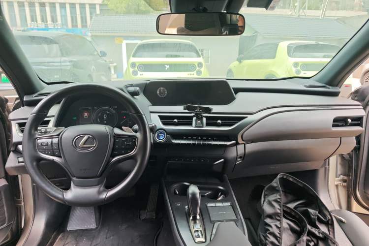 Used Lexus UX New Energy 2020 300e Pure·Joy Edition Center Console