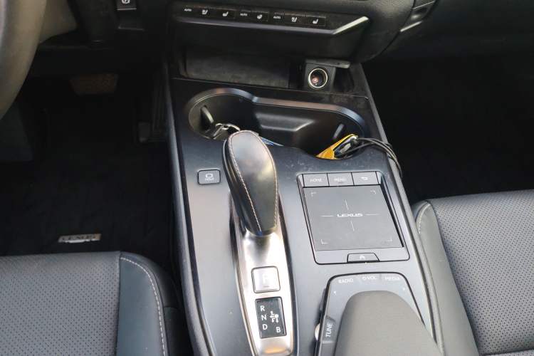 Used Lexus UX New Energy 2020 300e Pure·Joy Edition Gear Lever