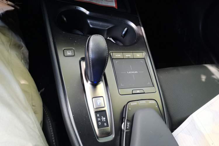 Used Lexus UX New Energy 2020 300e Pure·Joy Edition Gear Lever