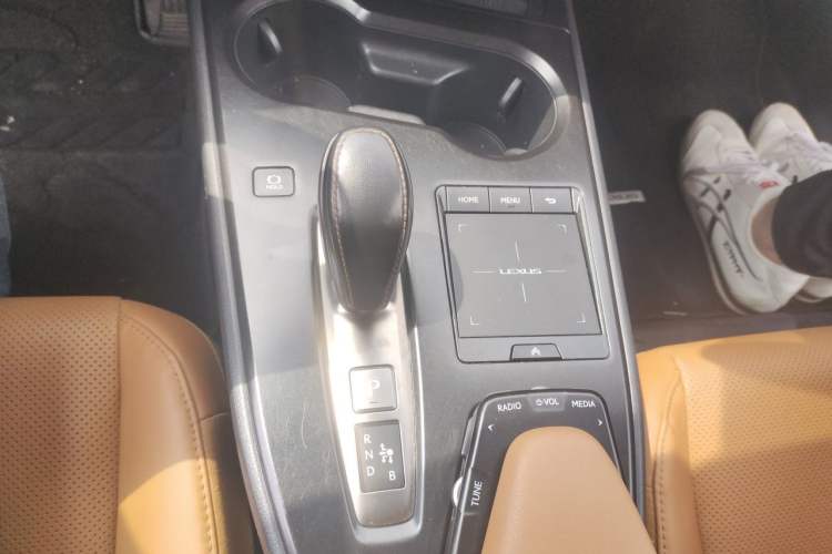 Used Lexus UX New Energy 2020 300e Pure·Joy Edition Gear Lever